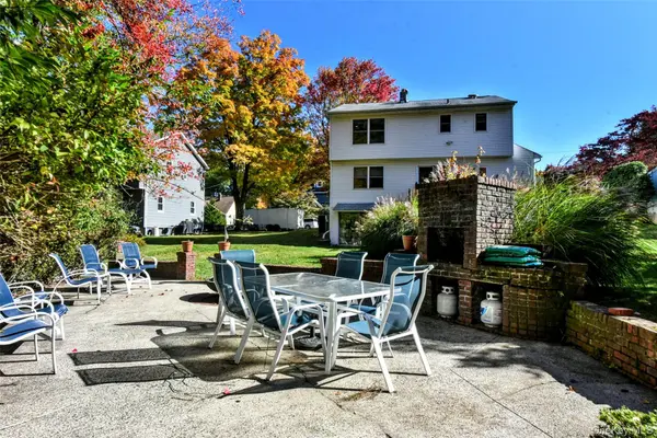 12 Highview AVE, Airmont, NY 10901