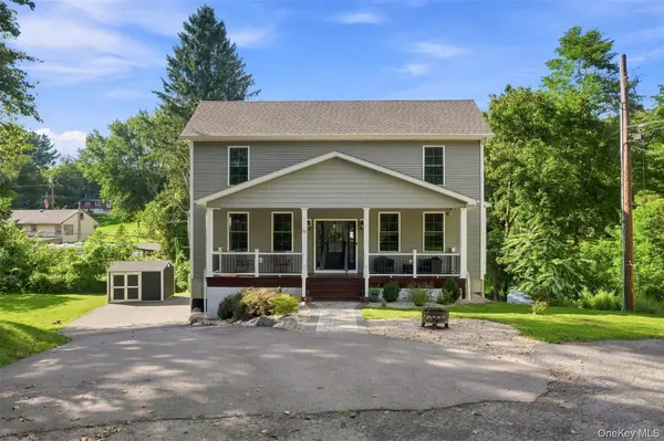 15 Rock Cut LN, Pleasant Valley, NY 12569
