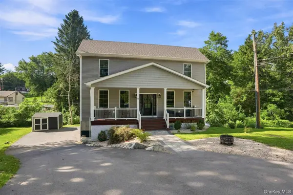 15 Rock Cut LN, Pleasant Valley, NY 12569