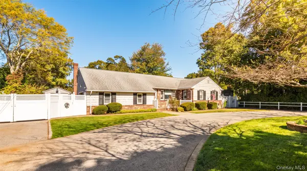 85 Robinson AVE, Medford, NY 11763
