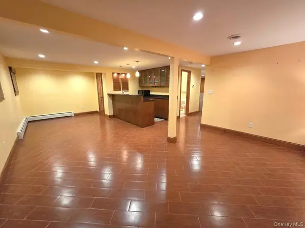 2364 BEVERLY RD #1B, Wantagh, NY 11793
