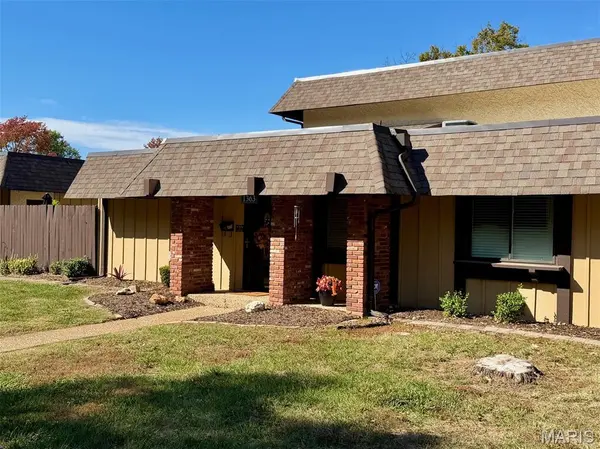 1363 Heritage LNDG #A, St Charles, MO 63303