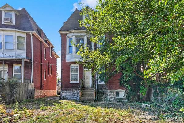 5639 Bartmer AVE, St Louis, MO 63112