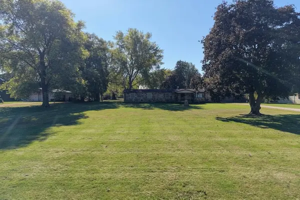 2213 E County 9 RD, Milford, IL 60953