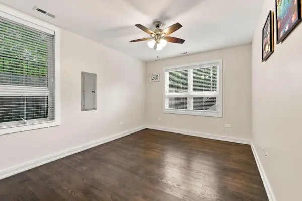 2957 W Cornelia AVE, Chicago, IL 60618