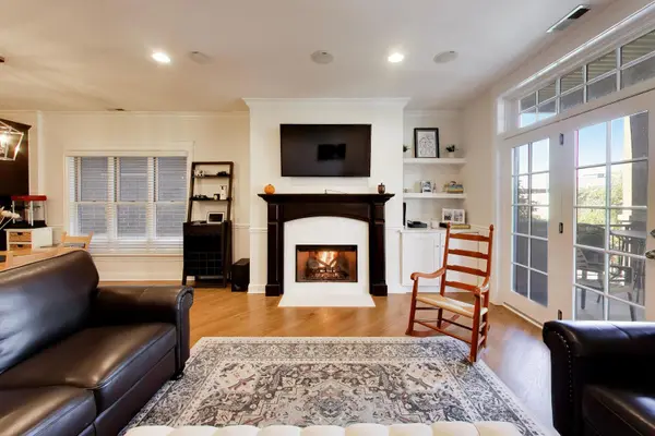 725 W Diversey Pkwy #3W, Chicago, IL 60614
