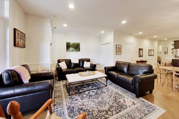 725 W Diversey Pkwy #3W, Chicago, IL 60614