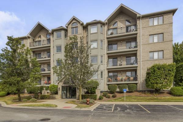 8505 Woodward AVE #202, Woodridge, IL 60517