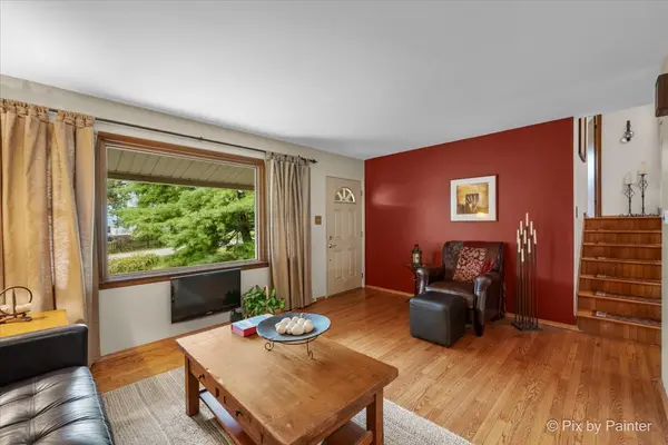 23W328 Great Western AVE, Glen Ellyn, IL 60137