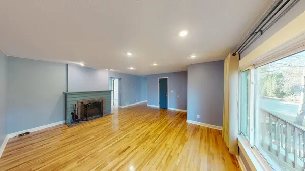 13510 Knollway DR N, Minnetonka, MN 55305