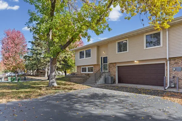 914 94th AVE NE, Blaine, MN 55434