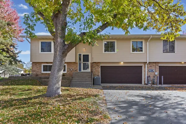 914 94th AVE NE, Blaine, MN 55434