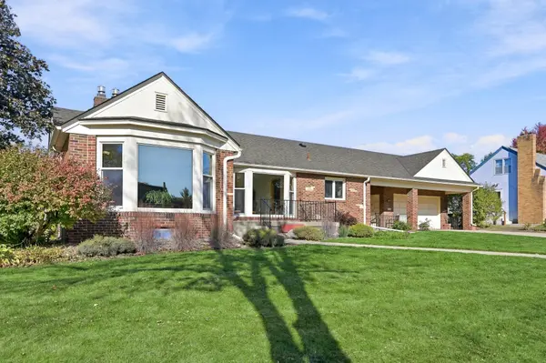 823 Cottage AVE W, Saint Paul, MN 55117