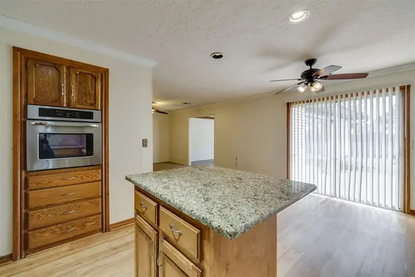 7720 NW 30th ST, Bethany, OK 73008