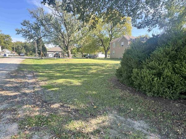 117 E Yeager St, Rose Hill, KS 67133