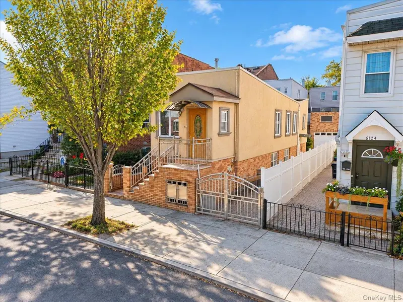 61-28 56th AVE, Maspeth, NY 11378