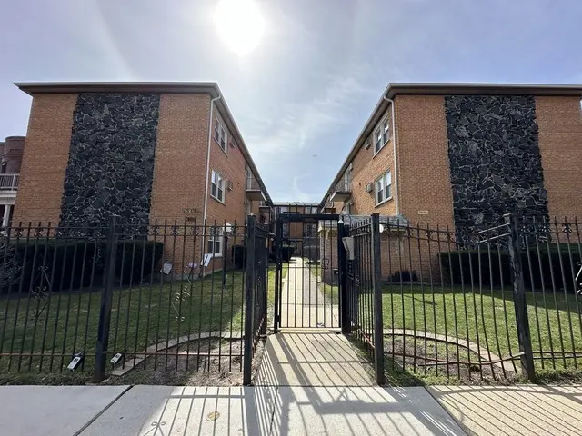 1727 W TOUHY AVE #5, Chicago, IL 60626