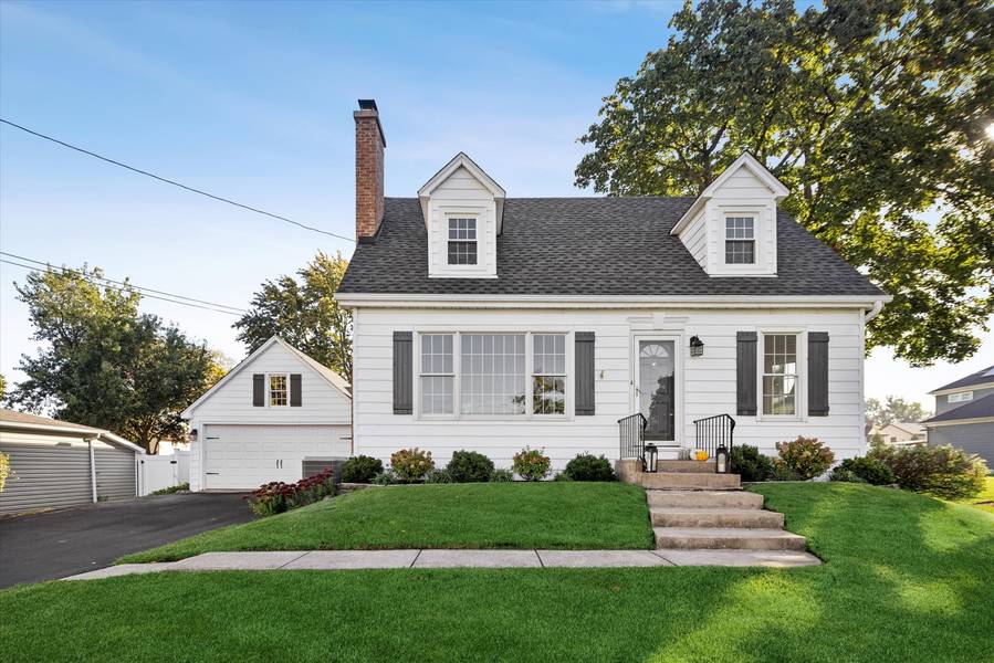 1121 S Villa AVE, Villa Park, IL 60181