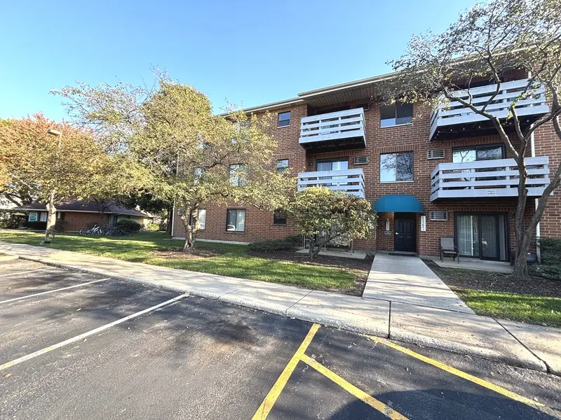1375 N WINSLOWE DR #103, Palatine, IL 60074