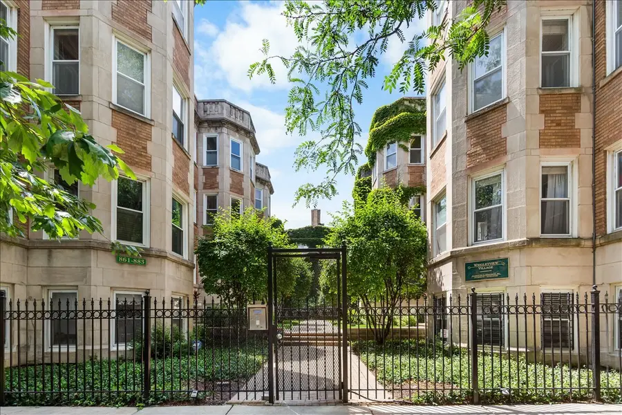 867 W Cornelia AVE #1, Chicago, IL 60657