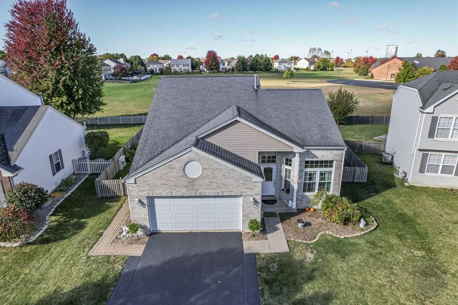 2107 Ashbrook CT, Plainfield, IL 60586