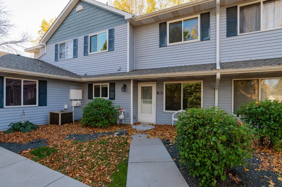 7504 12th ST N, Oakdale, MN 55128