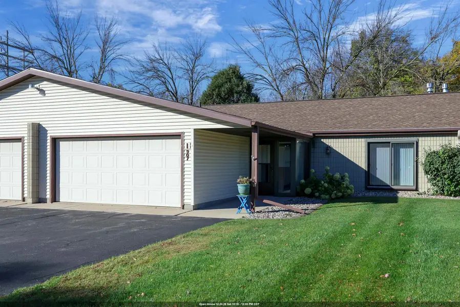 907 JACOBSEN RD, Neenah, WI 54956
