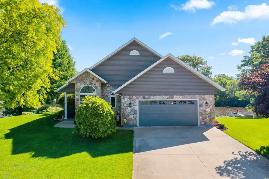 74 SHORE DR, Clintonville, WI 54929-0000