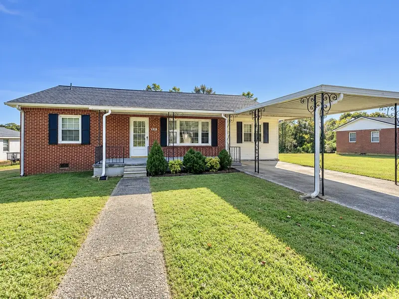 106 W Brooklyn St, Linden, TN 37096