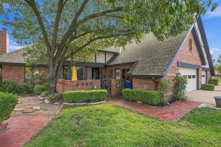 8242 E DOUGLAS, Wichita, KS 67206