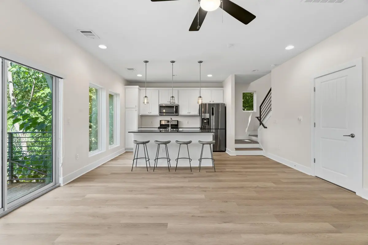 1160 Lott Ave #B, Austin, TX 78721