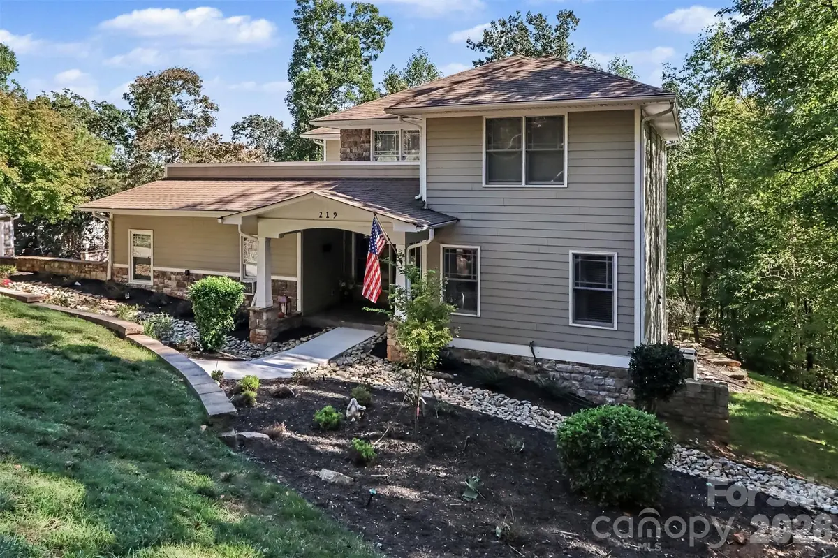 219 Mays Mills DR, Cramerton, NC 28032
