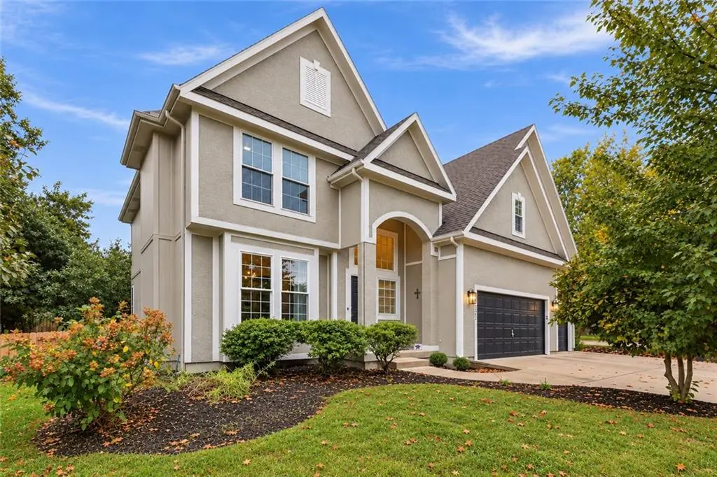 22121 W 58 ST, Shawnee, KS 66226