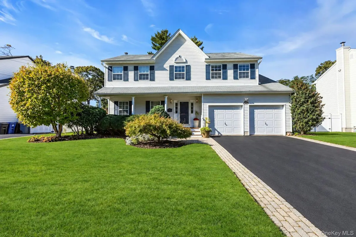 82 Division AVE, East Islip, NY 11730