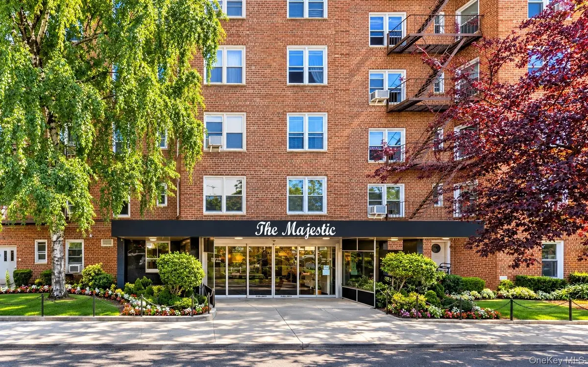 110-20 71st AVE #215, Forest Hills, NY 11375