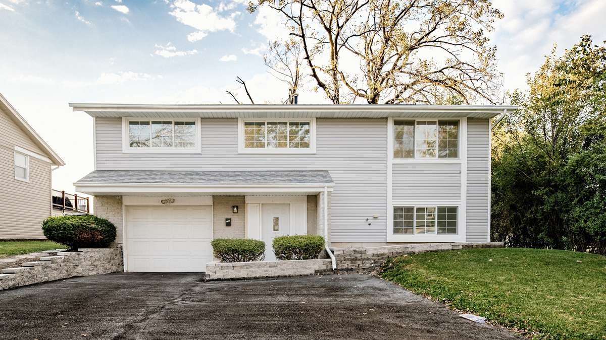 3500 Laurel LN, Hazel Crest, IL 60429