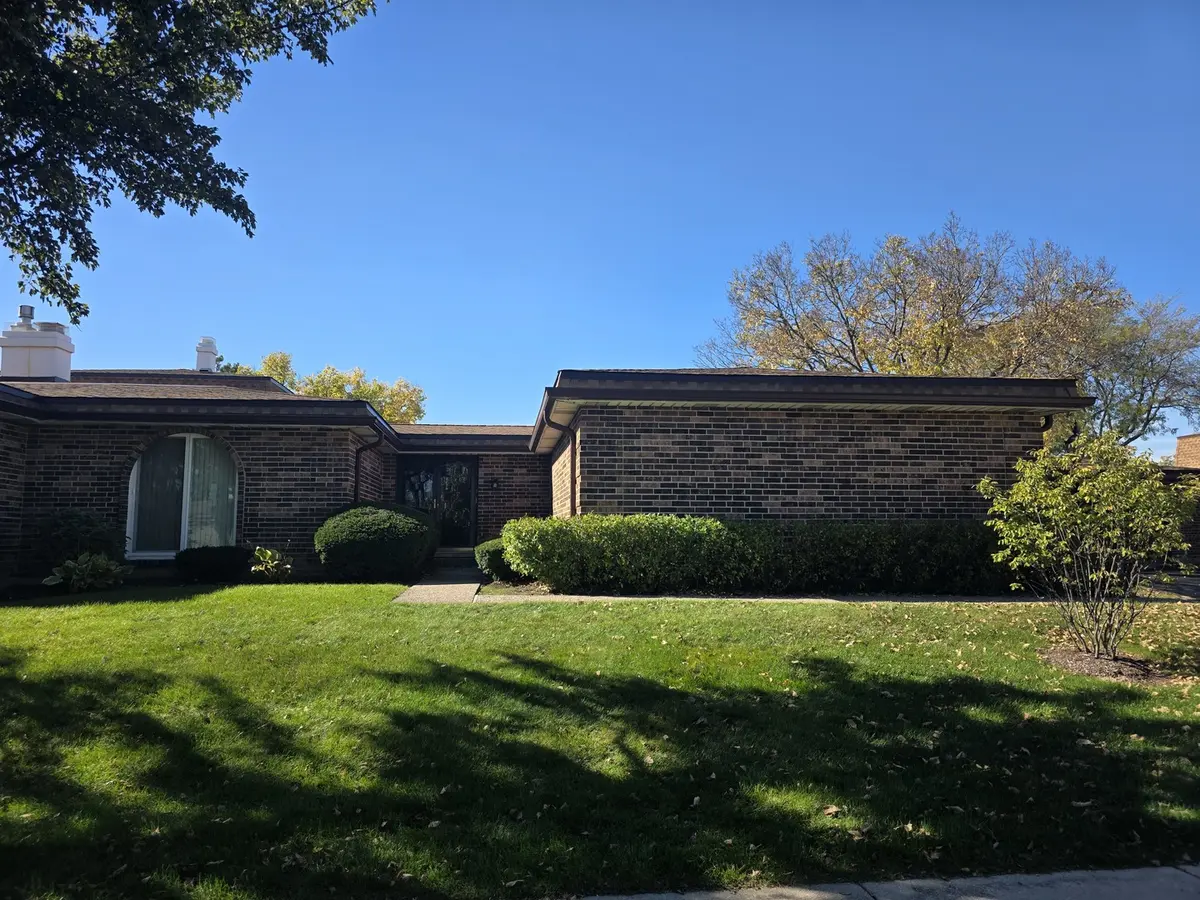 2422 Salceda DR, Northbrook, IL 60062