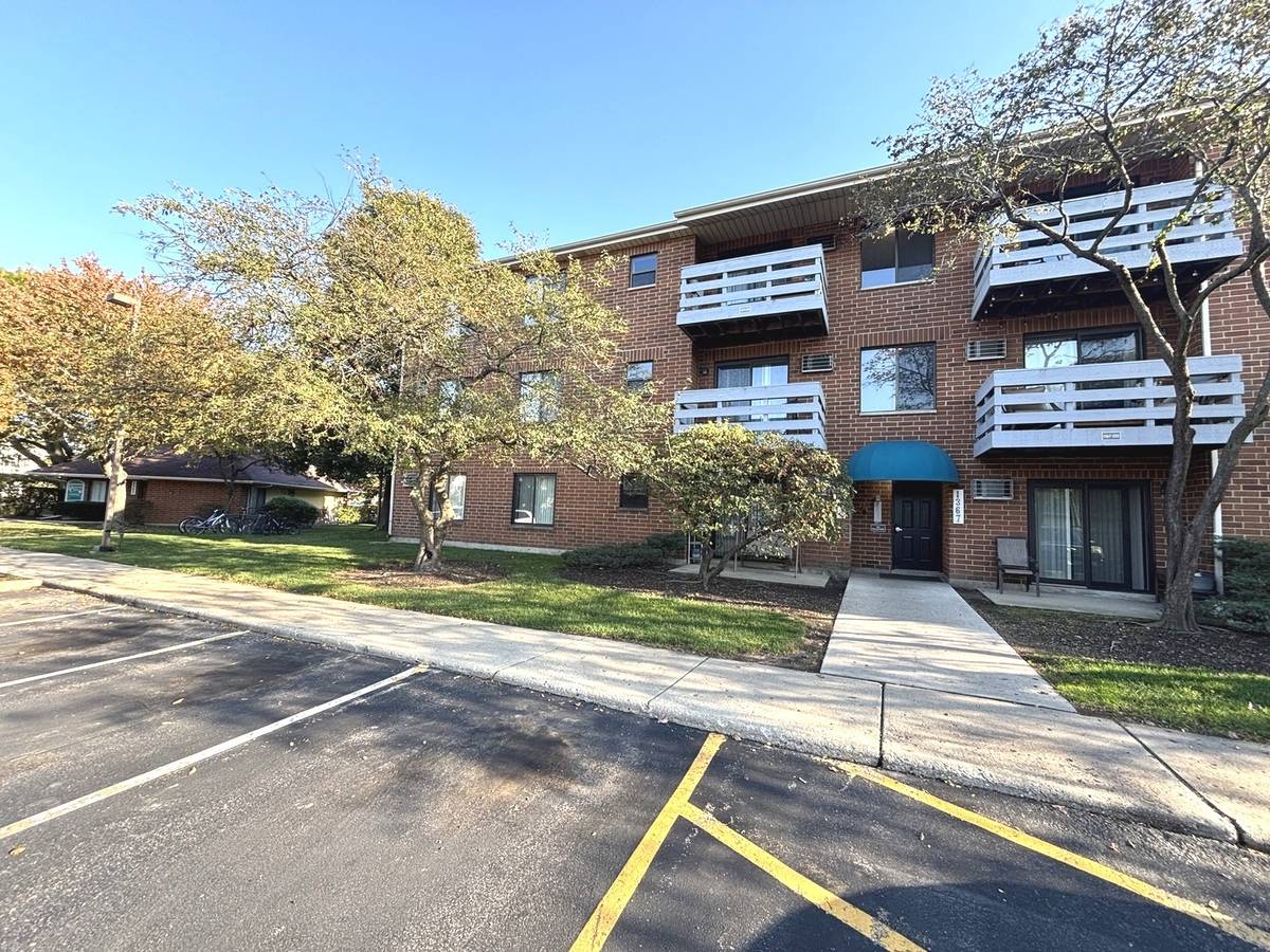 1375 N WINSLOWE DR #103, Palatine, IL 60074