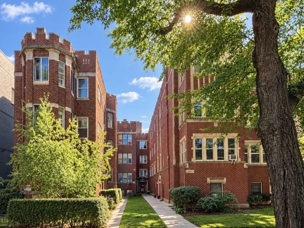 1329 W Carmen AVE #2, Chicago, IL 60640