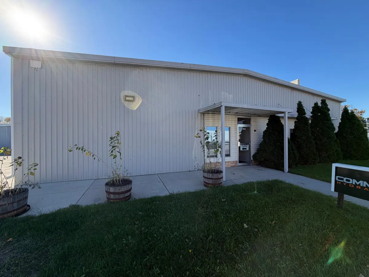 1805 2nd AVE N, Moorhead, MN 56560