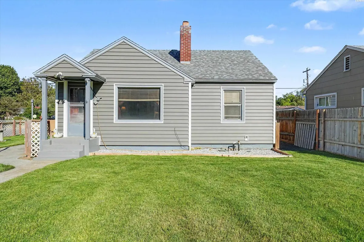 204 E St SW, Ephrata, WA 98823