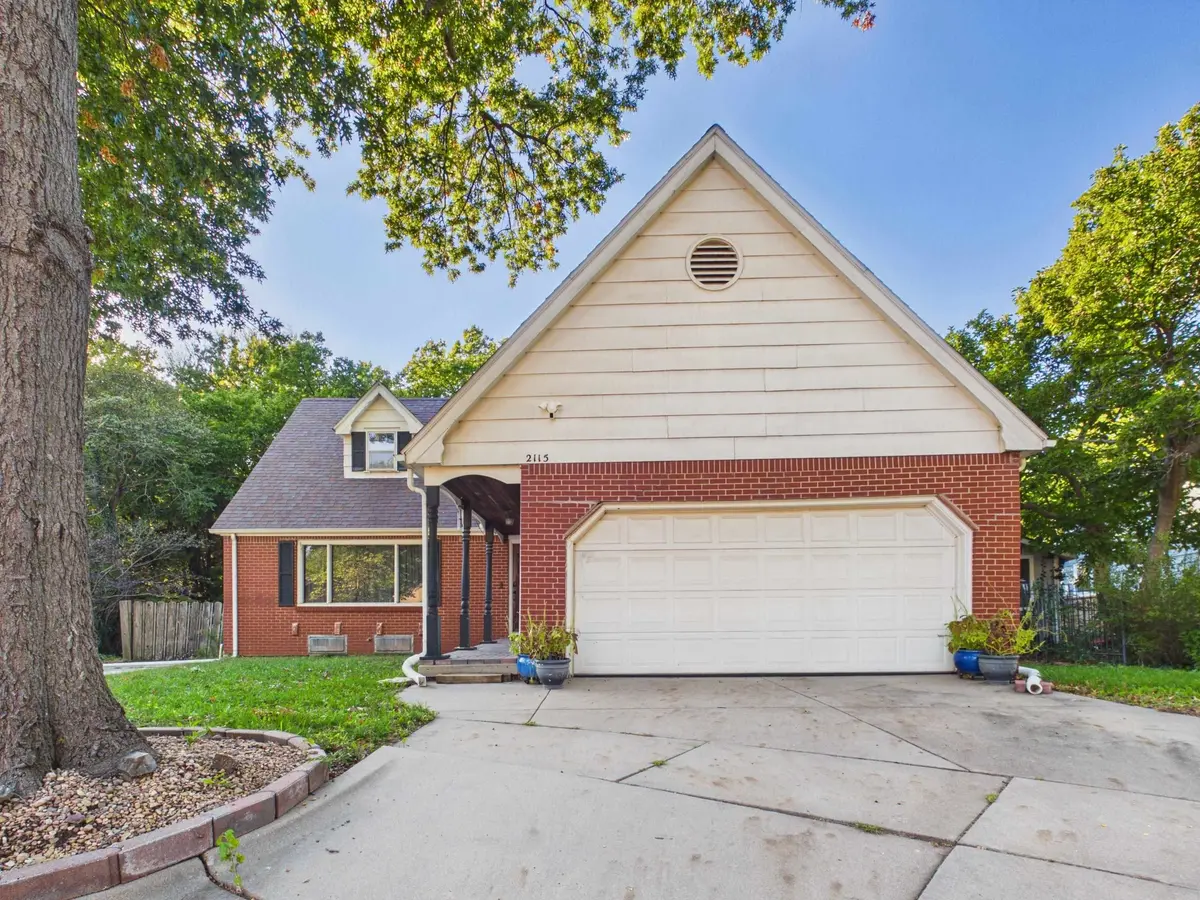 2115 S Bluff Ct, Wichita, KS 67218