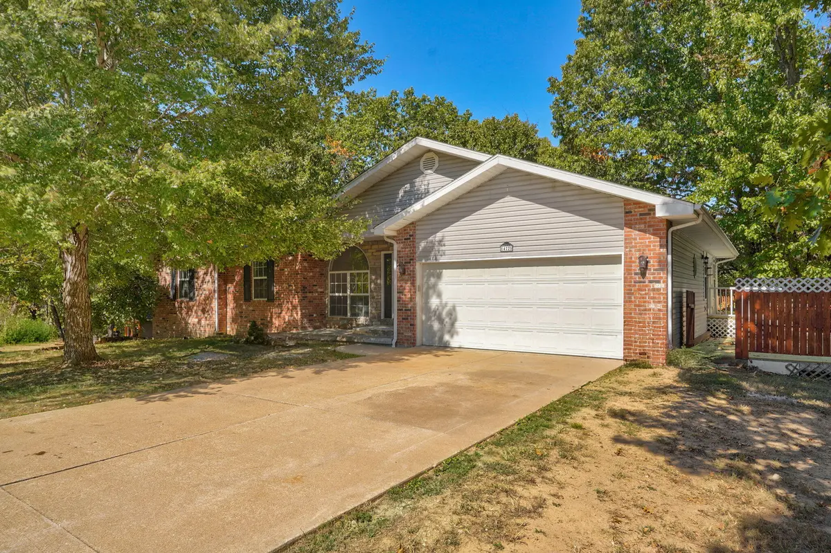 1425 S Thousand Oaks DR, Nixa, MO 65714