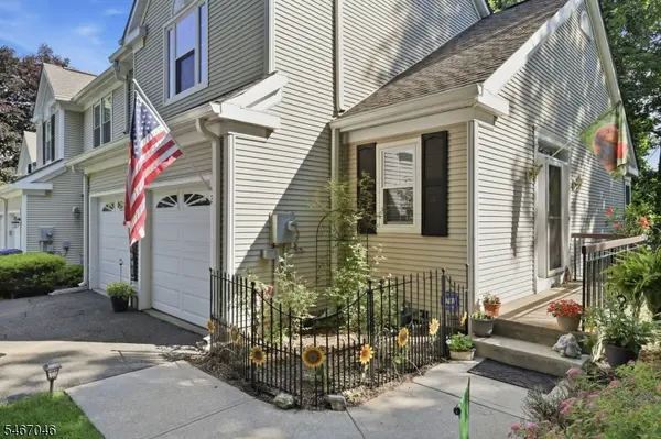 2 Rainier Ct, Allamuchy Twp., NJ 07840