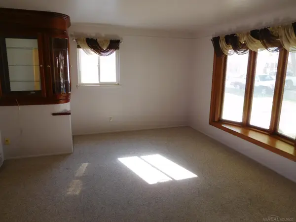 27060 Norma DR, Warren, MI 48093