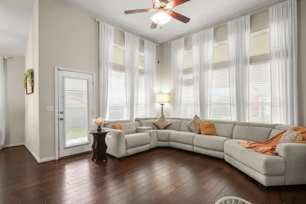 156 Plantain DR, Hutto, TX 78634
