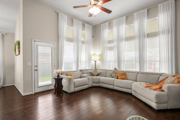 156 Plantain DR, Hutto, TX 78634