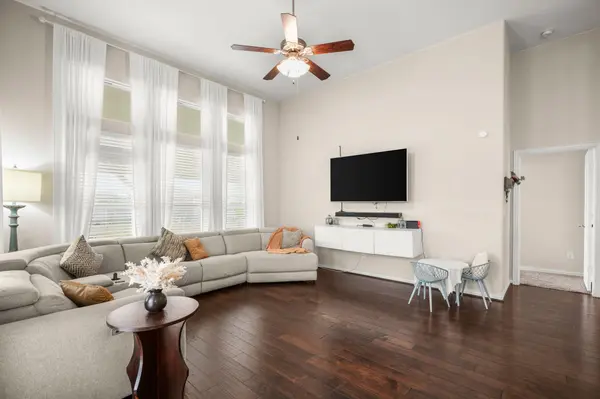 156 Plantain DR, Hutto, TX 78634