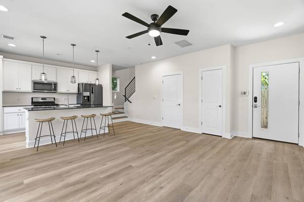 1160 Lott Ave #B, Austin, TX 78721