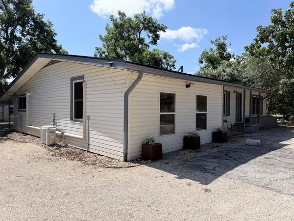 605 W 11th ST, Elgin, TX 78621